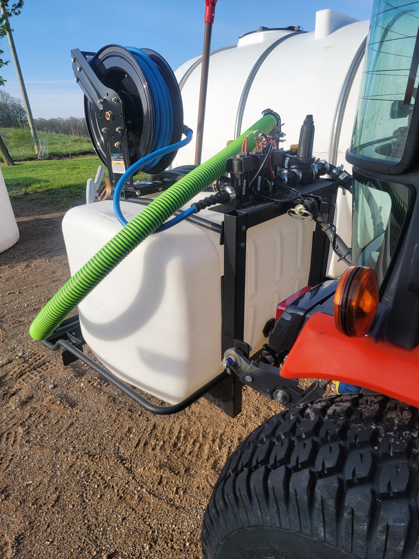 100 Gallon Sidewalk Sprayer – 3-Point Hitch, Roller Pump, Self-Loading