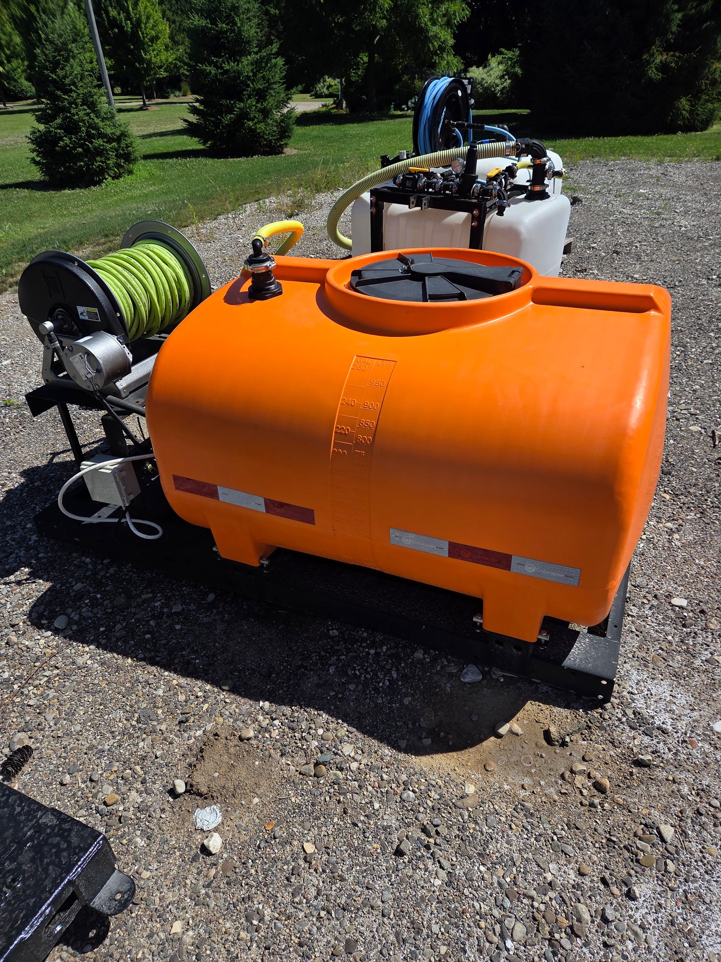 Used 260-Gallon Pickup Truck De-Icing Sprayer — Self-Filling, Single-Zone