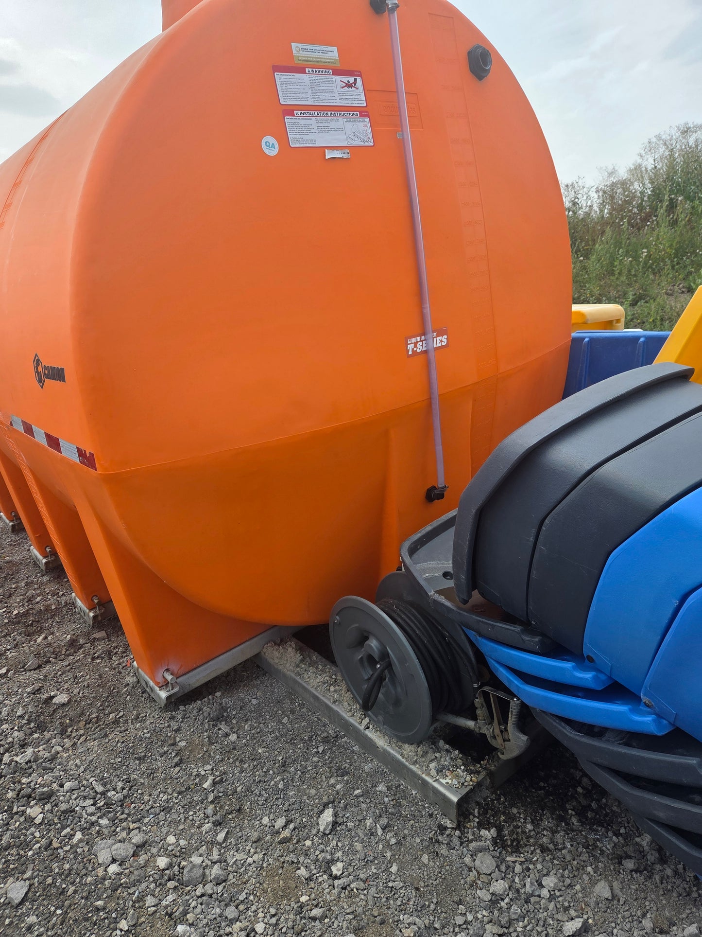 Used 3000 Gallon Camion Sprayer