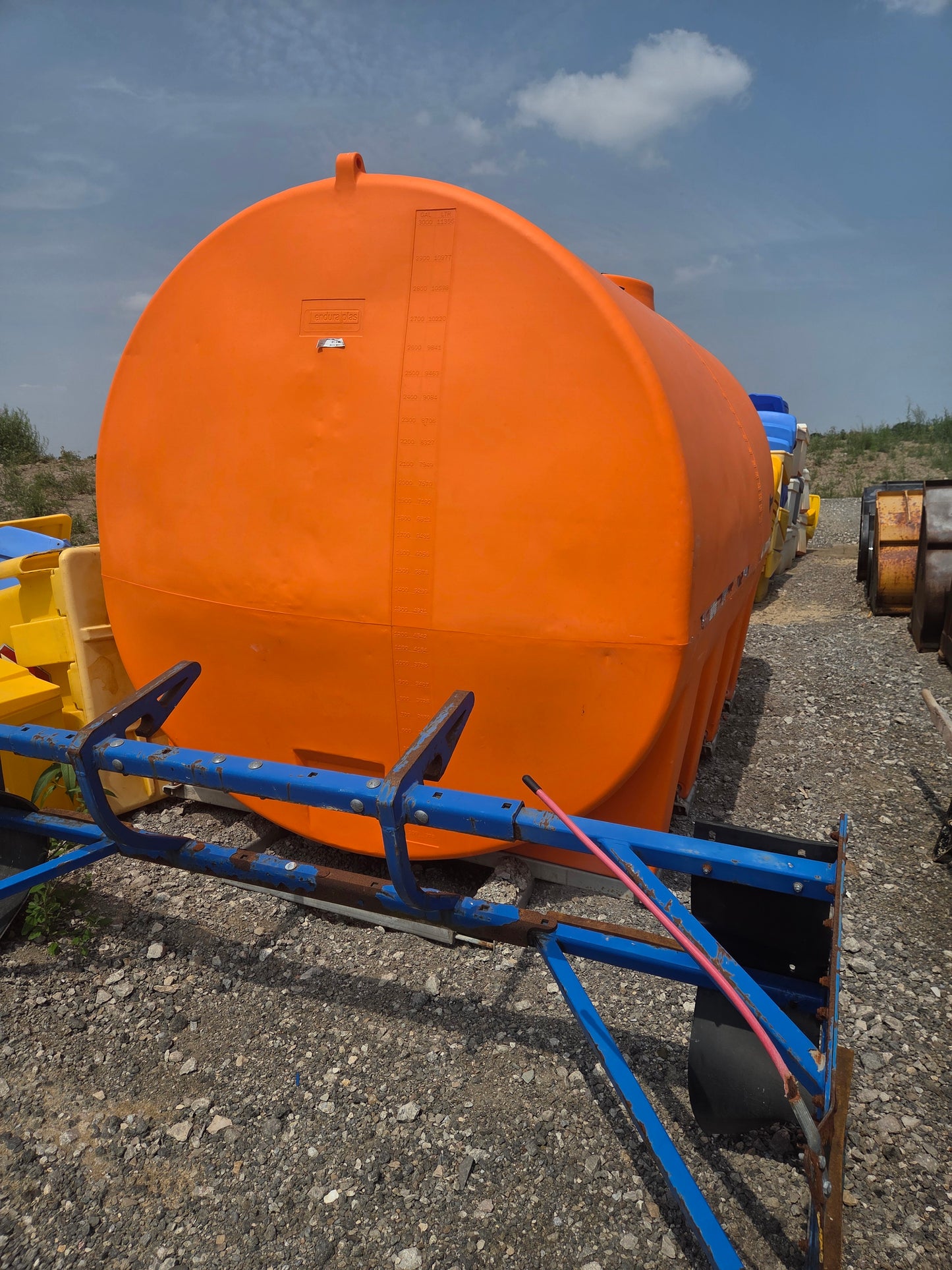 Used 3000 Gallon Camion Sprayer