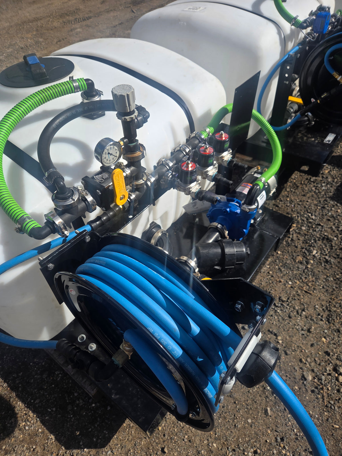 RTV 150 Super UTV sprayer — three-zone manifold and hose reel